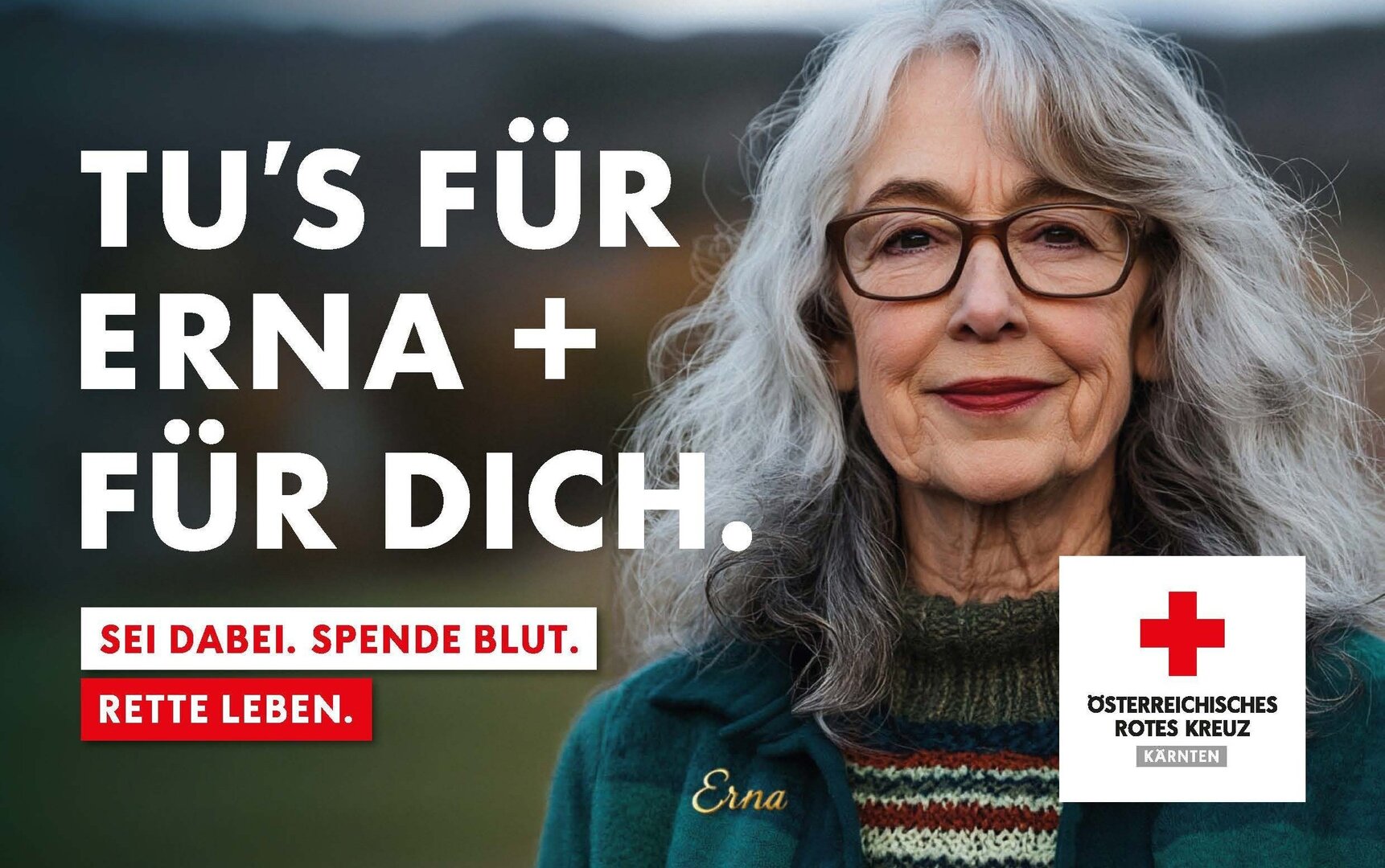 Erna, eine ältere Dame, lächelt in die Kamera. Rotes Kreuz Kärnten.